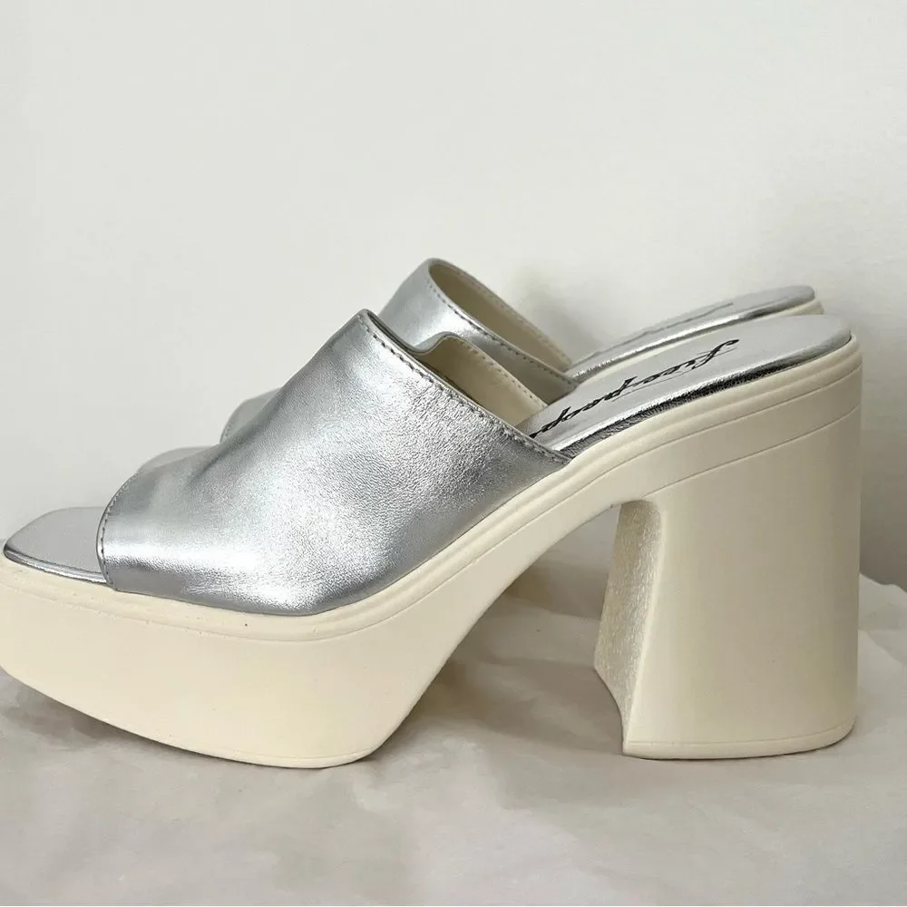 Free People Zoe Platform Sandal in Metallic Silver New in box‎